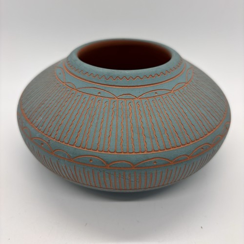 A Joe Navajo Native American Pottery Vase Signed Terracotta Etched Blue Small - Picture 2 of 8