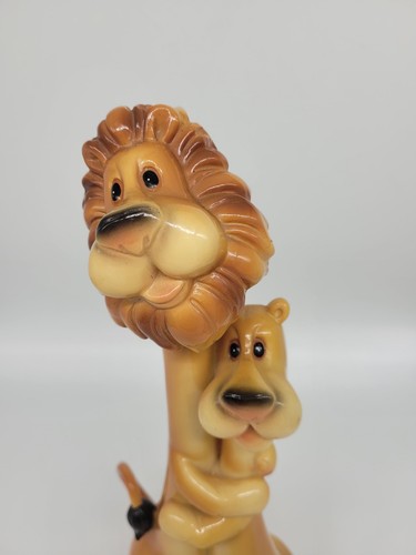 Estatuilla de Leones Abrazando Cuellos Largos Diseño Abstracto De Colección XCE - Imagen 5 de 7