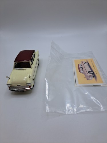 Vanguards VA1002 White Maroon Ford Anglia - Bild 6 von 12