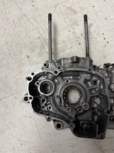 Honda 450R 2008 lado izquierdo caja de manivela OEM (perno de ahorro de estuche superior roto) - Imagen 8 de 12