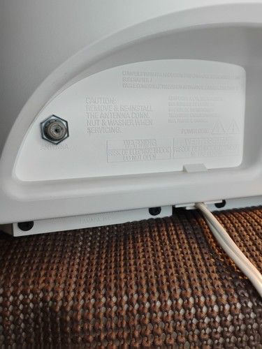 🔥1996 GE 13" CRT TV Retro Gaming Television White OEM Remote 13GP243 Old Skool - Picture 11 of 12