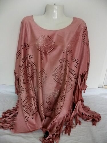 Damen Poncho Schal Überwurf rose Lasercut Wildleder Optik Fransen weich Neu