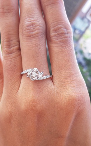 Anillo de aniversario de moissanita de plata de ley con forma de flor de rosa corte redondo para ella - Imagen 6 de 7