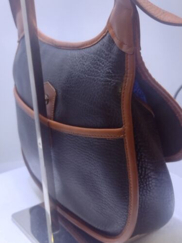 Bolso de montar de caballería Dooney & Bourke AWL R71 negro y tostado 10,5 x 8,5 x 3 leer - Imagen 9 de 21