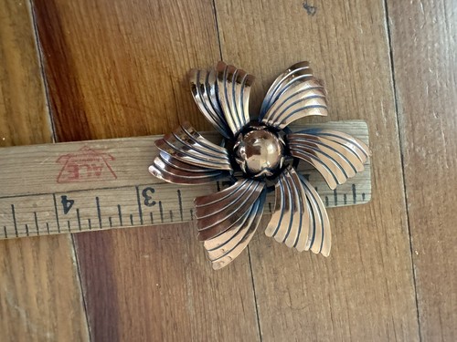 VINTAGE ESTATE JEWELRY SOLID COPPER SIGNED BELL COPPER FLOWER BROOCH PIN - Picture 8 of 8
