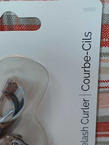 Rose Quart Trim Eyelash Curler 19383  - Picture 7 of 7