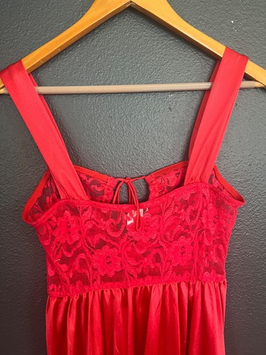 Vintage Red Nylon Lace Bodice Ventura Lingerie Nightgown Nightie Medium - Picture 6 of 7