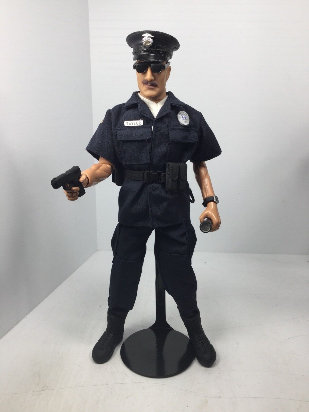 1 6 POLICE OFFICER 911 PISTOL STAND FULL GEAR POLICEMAN HASBRO BBI DID DRAGON 21 1 6 POLICE OFFICER 911 PISTOL STAND FULL GEAR POLICEMAN HASBRO BBI DID DRAGON 21