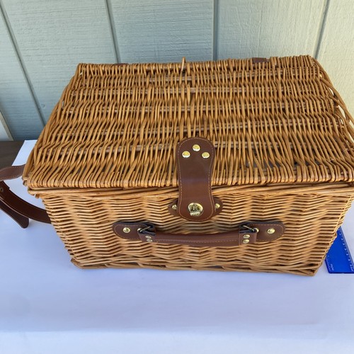 EUC Service For 4 Picnic Basket (Some Pieces Still Wrapped!) Nautical Cooler - Picture 11 of 17