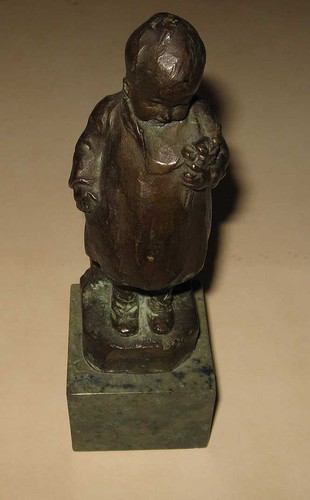 Original 1930s Bronze Sculpture of Child Holding Flowers Listed Italian Artist - Picture 2 of 10