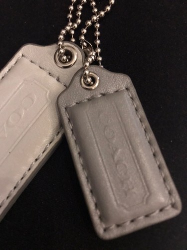 Coach Anhänger Hängeetikett Charm sehr hellgrau Leder & dunkelgrau Leder groß - Bild 4 von 5