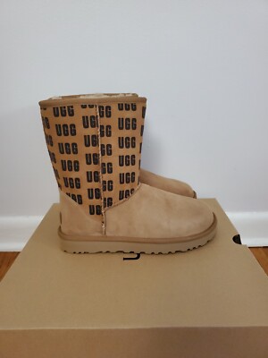 Ugg Women's Classic Short II UGG graphic Boots US 7 Chestnut