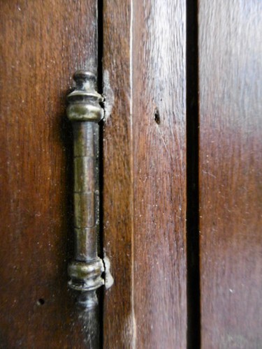 RARE ARMOIRE DE POUPÉE ANCIENNE ACAJOU AVEC CAMÉE ET ANGELOTS EN BRONZE Ht 56 cm - Imagen 18 de 23