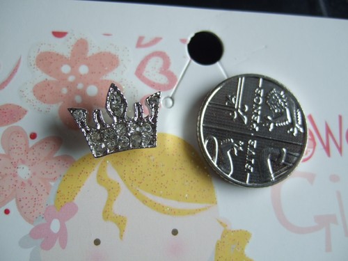 Insignia NIÑA FLOR, diseño de corona de insignia de botón pequeño en respaldo de tarjeta regalo favorito - Imagen 2 de 3