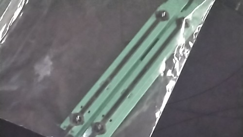 One Pair of {Dell} 3.5-inch HDD Mounting Rails and Screws {87VYR} - Picture 2 of 2