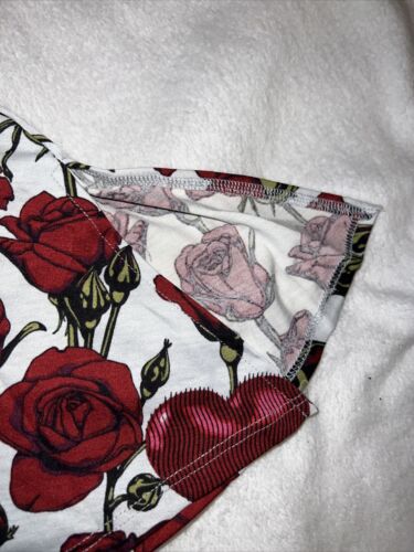 Lularoe Perfect T-L Full Tunic Shirt 🦄 Roses Gray Red Hearts Medium 12/18 New - Picture 4 of 14