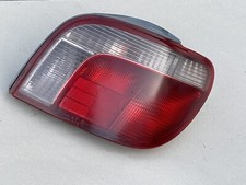 Toyota Yaris P1 Heckleuchte Rückleuchte Bremsleuchte rechts hinten 52-004 Orig