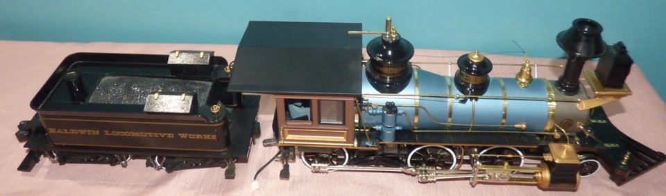 Bachmann 81495 1:20.3 Narrow Gauge Baldwin 2-6-0 Mogul Steam Locomotive & Tender - Image 2 of 4