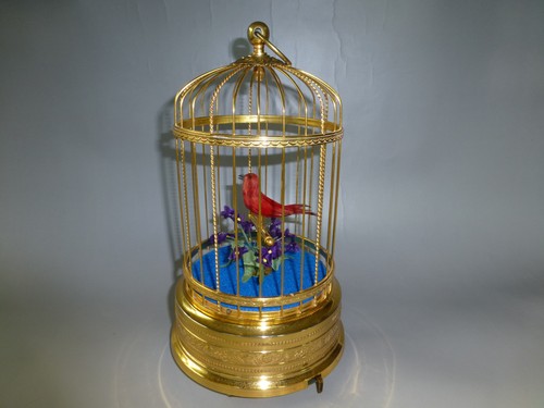 RARE VINTAGE JAPANESE SINGING BIRD CAGE GOLD GILT CAGE BEST MODEL (Watch Video) - Picture 5 of 12