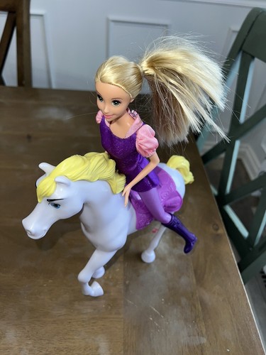 2012 Mattel Disney Princess Rapunzel Tangled X9370 - With Maximus! - Picture 3 of 9