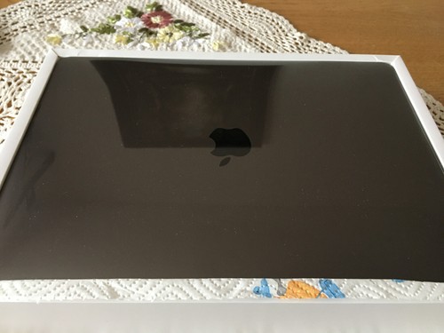 MacBook Pro M1 13 Zoll 2020 Touch (512GB SSD,8GB RAM ) Space Grau/Silber Sequoia - Bild 11 von 13