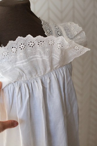 Antique 1900s Edwardian Victorian White Cotton Lace Nightgown - Picture 7 of 18