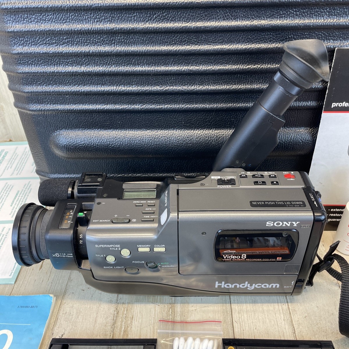 Sony HandyCam Video Camera Recorder CCD-F30 Video8 w/ case