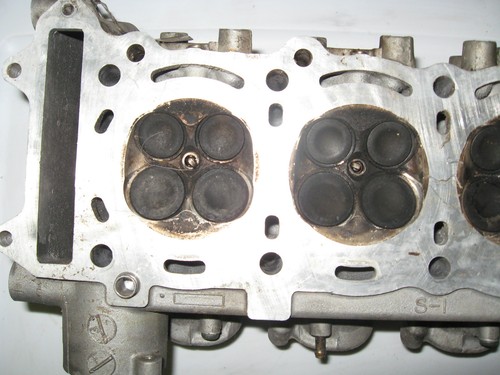 97 98 99 00 Suzuki GSXR 600 cabezal y válvulas - Imagen 5 de 11