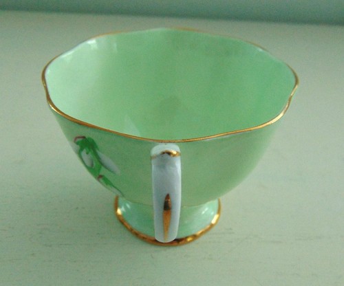 VINTAGE ROYAL ALBERT LIGHT GREEN "LAURENTIAN SNOWDROP" FOOTED CUP & SAUCER SET - Picture 3 of 11