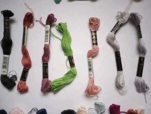 40 DMC EMBROIDERY FLOSS LOT- MANY COLORS - Picture 5 of 10
