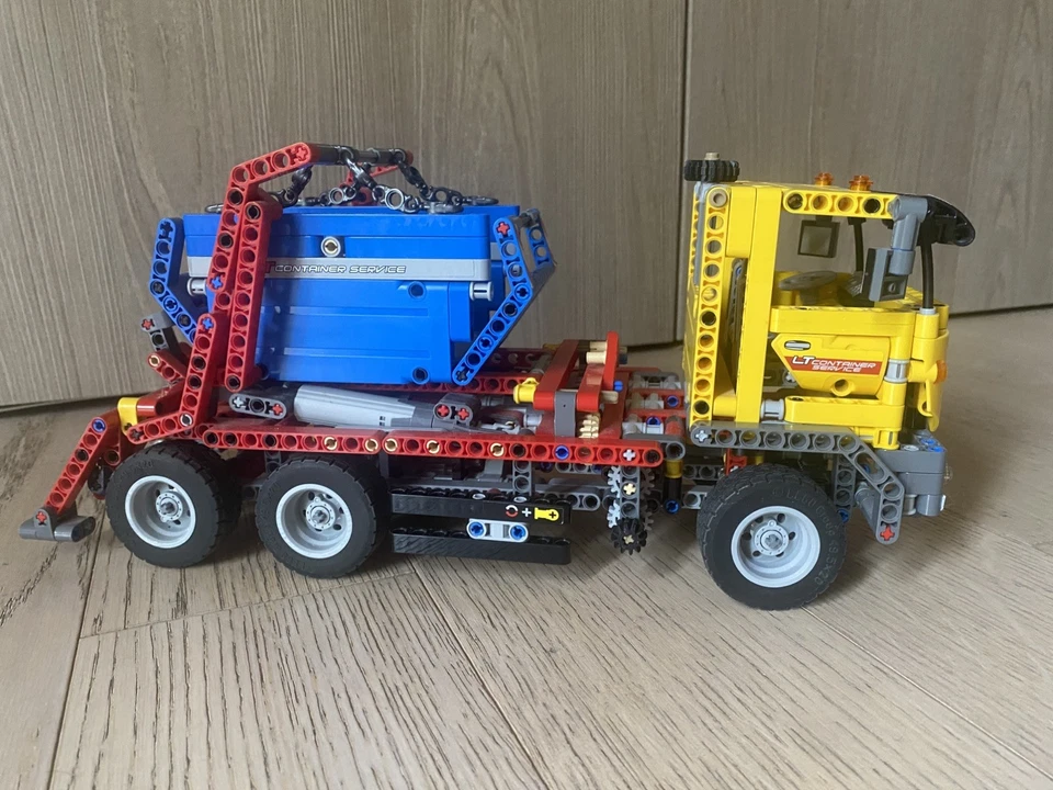 LEGO Technic 42024 Container Truck, foto 2 di 5