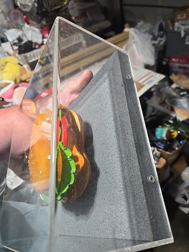 Cheeseburger Heart di Roark Gourley, firmato, in custodia protettiva plastica rigida - Foto 20 di 23