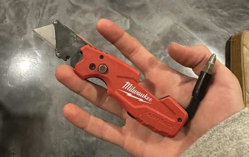 Milwaukee Press and Flip Fastback 6IN1 Folding Utility Knife 48-22-1505 - Picture 9 of 9