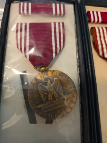 MEDALLAS DE BUENA CONDUCTA DEL EJÉRCITO DE ESTADOS UNIDOS ERA DE VIETNAM TODAVÍA EN CAJA - VER TIENDA MEDALLAS DE LA SEGUNDA GUERRA MUNDIAL - Imagen 8 de 23