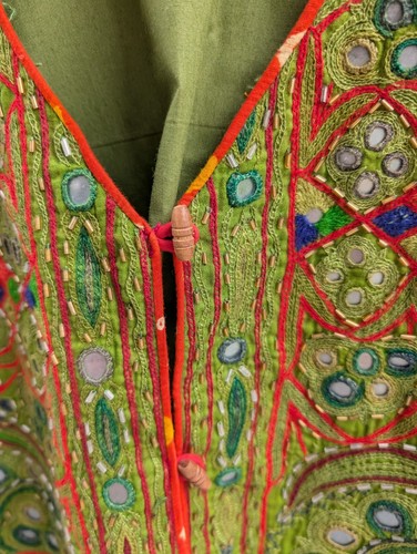 Vintage Ethnic Pakistani Embroidered Boho Green Vest Size Small - Picture 3 of 3