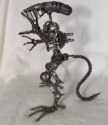 Xenomorph Alien Statue | Recycled Metal Art | Steampunk Decor - Picture 7 of 7