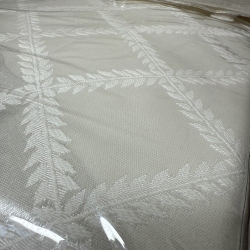 Lenox Laurel Leaf Ivory Damask 70" x 104" Fabric Oval Tablecloth NEW - Picture 7 of 9