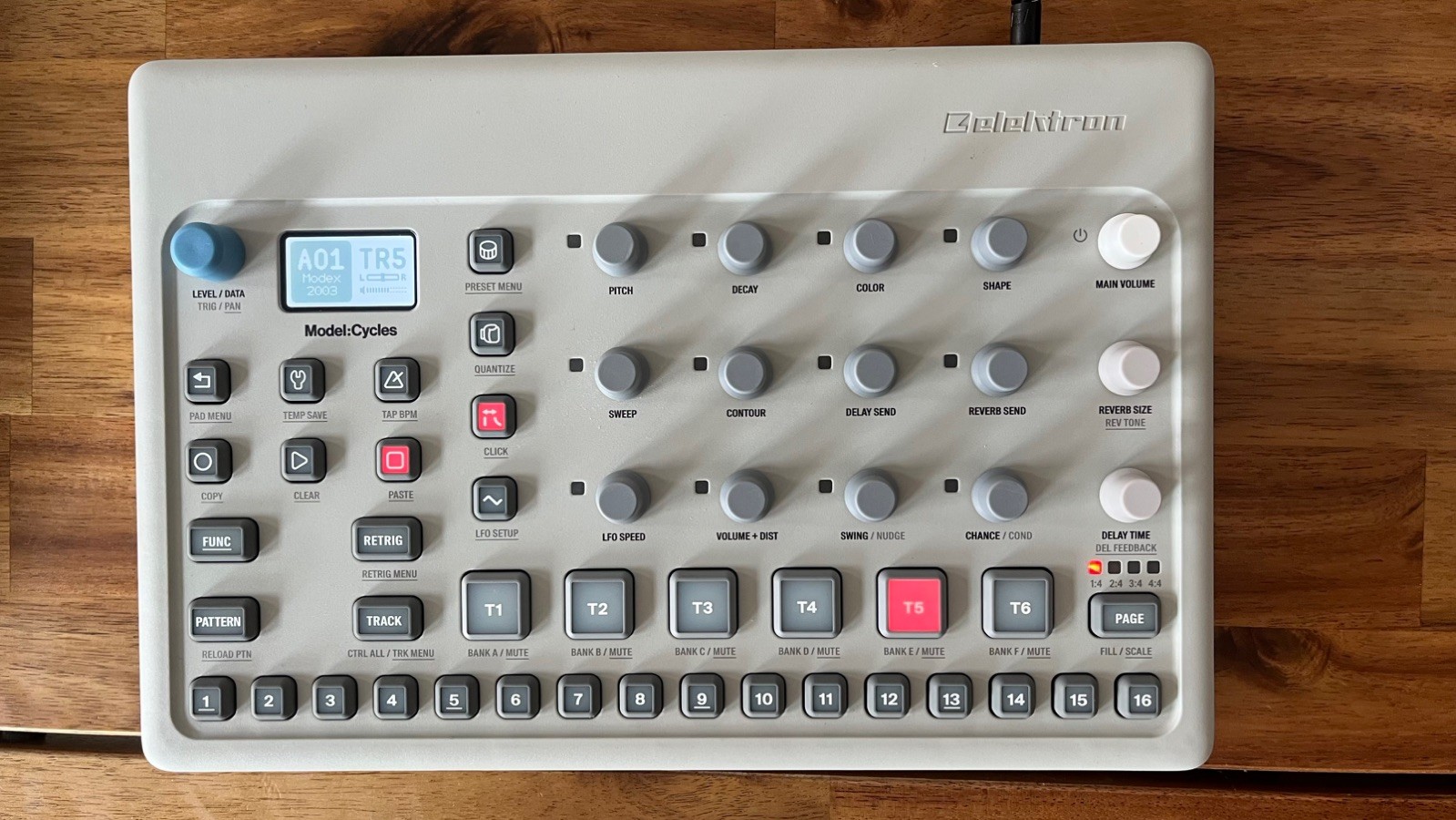 Elektron Model:Cycles & Model:Samples Grooveboxes - white & Gray