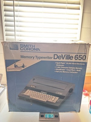 Smith Corona SD 650 Electric Typewriter with 5A Spell Right Dictionary - TESTED 