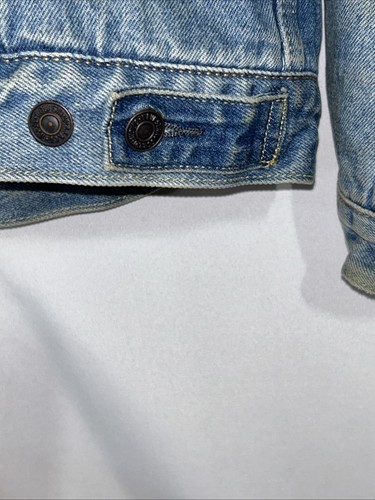 Levi’s Women’s Sherpa Lined Trucker Jacket Blue Denim Size Medium Classic - Picture 9 of 12