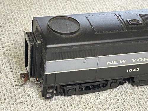 Walthers ho ALCO FA-1 New York Central #1043 - Picture 9 of 14