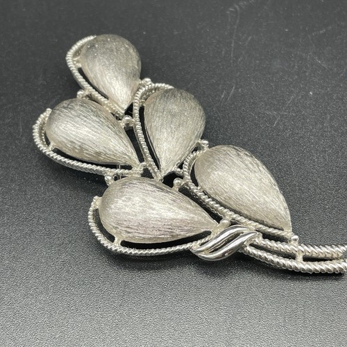 Vtg Crown Trifari 5 Puffy Pear Shape Petals Balloons Silver Tone Brooch Pin MCM - Picture 3 of 8