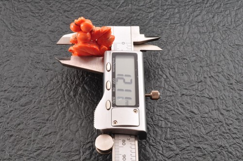 Vintage Carved MOMO Coral "Grapes" Certificate, (29mm (1.14in) 119.5ct) used. - Picture 13 of 15