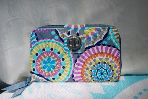Vera Bradley RFID Turnlock Wallet Sunny Medallion ☀️ New in Package $75 FREESHIP - Picture 5 of 8