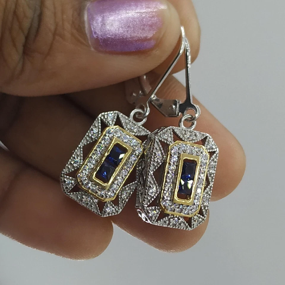 Pendiente colgante Art Deco de zafiro simulado princesa de 3 quilates chapado en oro de dos tonos de 14 k Foto 4 de 4