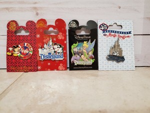 Lot-of-4-Disneyland-Magic-Kingdom-Pins-Castle-Tinkerbell-Epcot