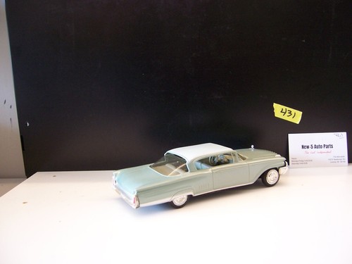 1960 MERCURY PARKLANE 1/25th SCALE DEALER/PROMOTIONAL MODEL (PLASTIC) AMT - Picture 9 of 10