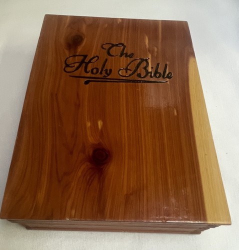Holy Bible Memorial Edition with Cedar Box Great Condition - Picture 12 of 18