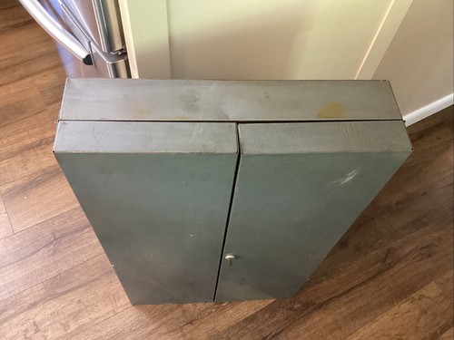 VINTAGE CRAFTSMAN GRAY METAL TOOL WALL CABINET BOX 32 x 19 x 5” KEY & OVAL LOGO - Picture 17 of 23