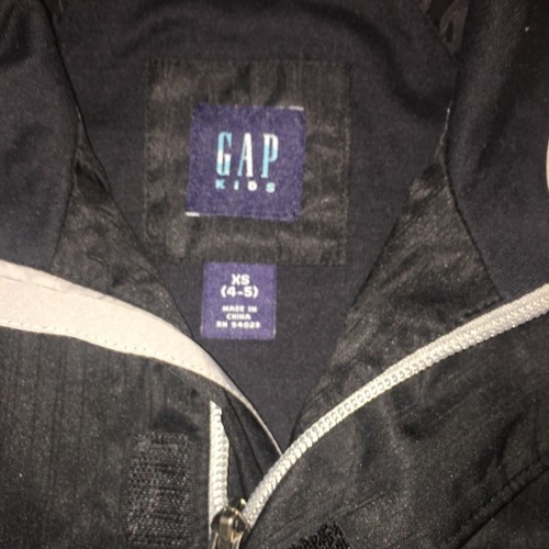 Gap boys 4/5 yr black lightweight hooded jacket EUC - Picture 3 of 6